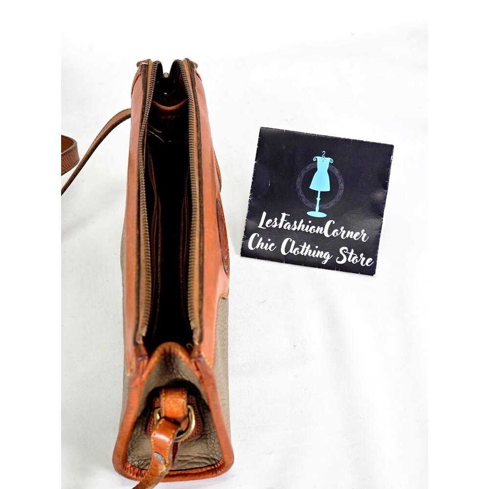 Vintage Dooney & Bourke Woman's Khaki and Tan Leather Crossbody Purse 362 - Picture 11 of 13